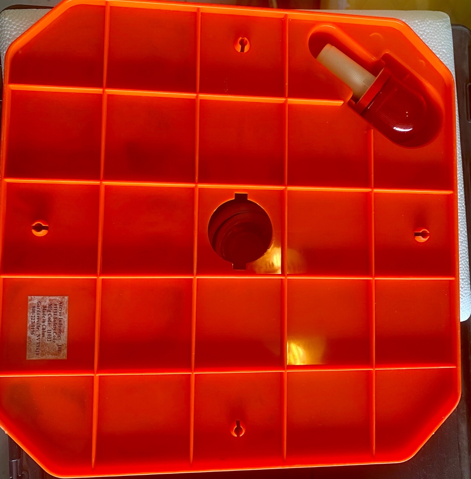 AERVOE SAFETY CONE-COLLAPSIBLE CONE LIGHTED BLINKING