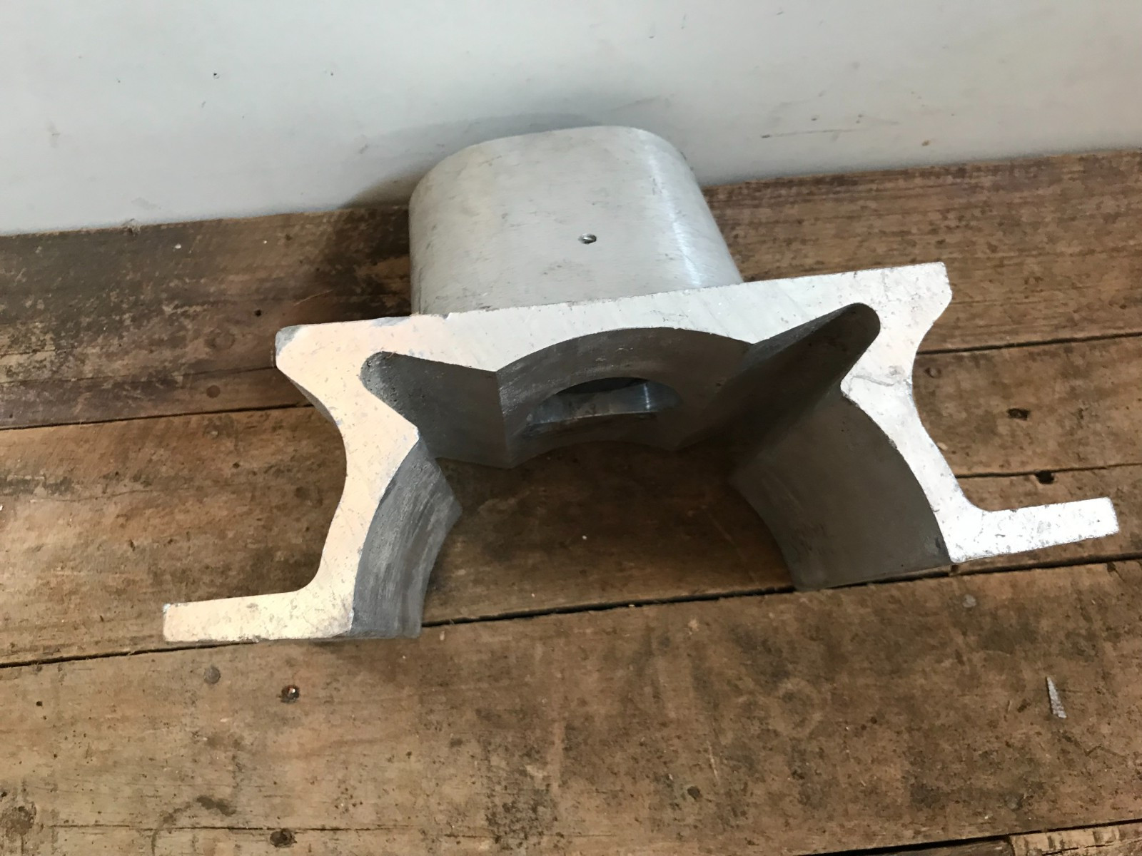 Large Aluminum Stanchion Base 60 degrees FL’ 9 3/4″ x 6″ x 8″ Oval 5 lb.