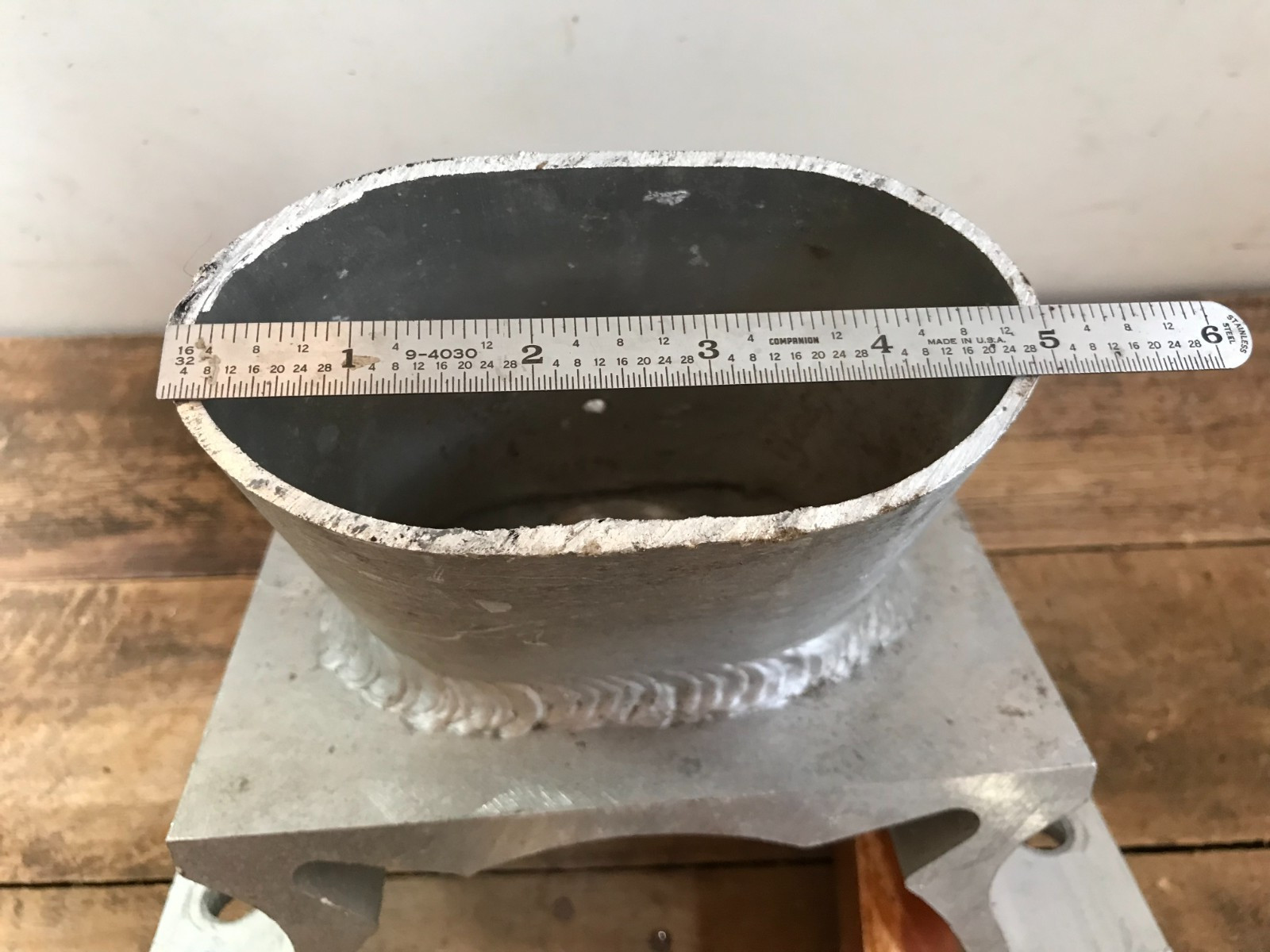 Large Aluminum Stanchion Base 60 degrees FL’ 9 3/4″ x 6″ x 8″ Oval 5 lb.