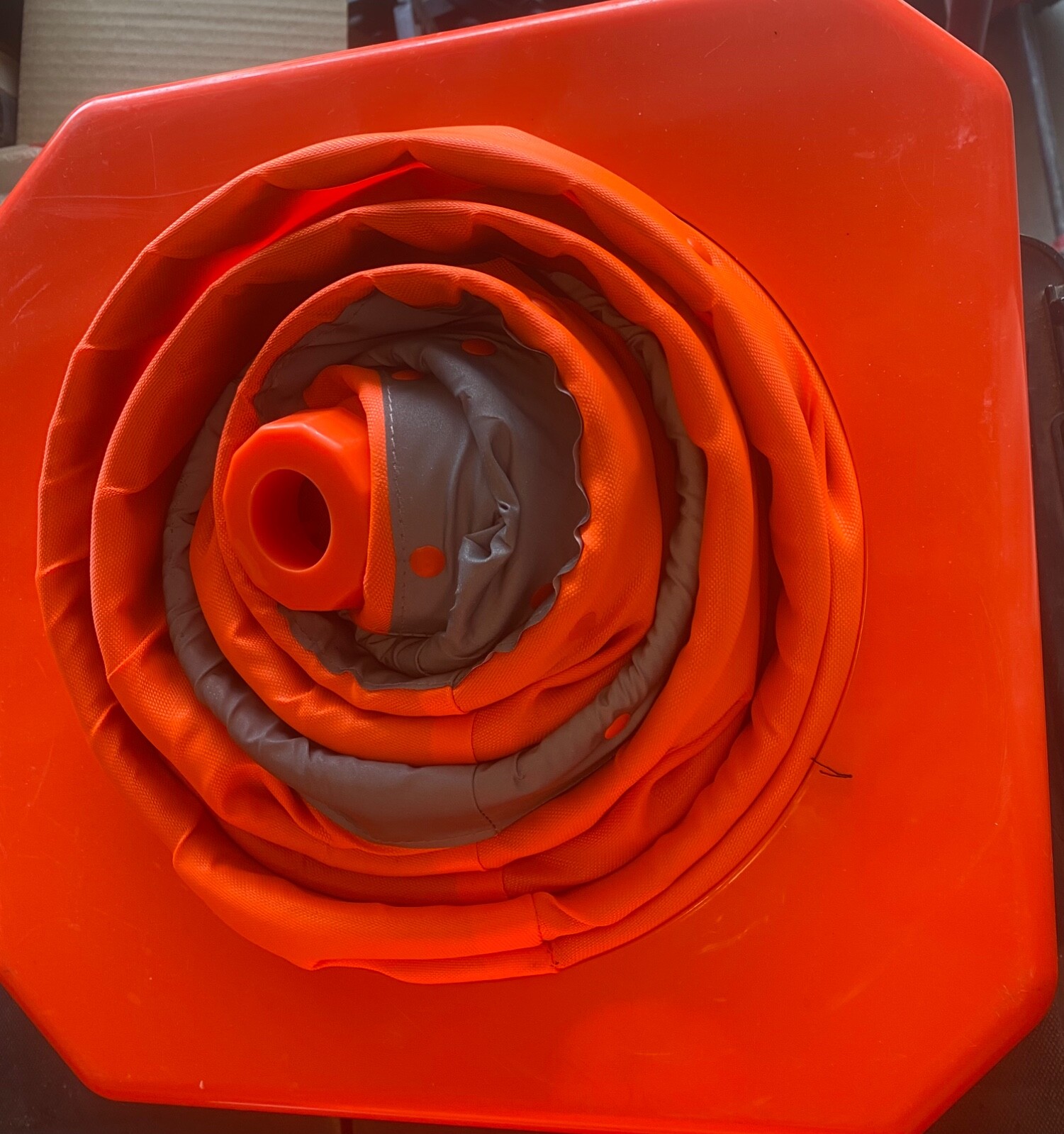 AERVOE SAFETY CONE-COLLAPSIBLE CONE LIGHTED BLINKING