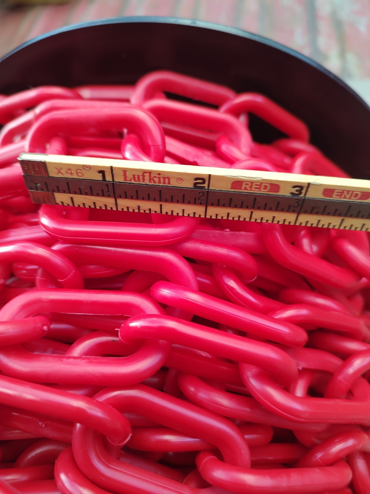 10 Feet Red Plastic 2 Inch Outer Most Diameter Chain Link Safety Barrier Chain