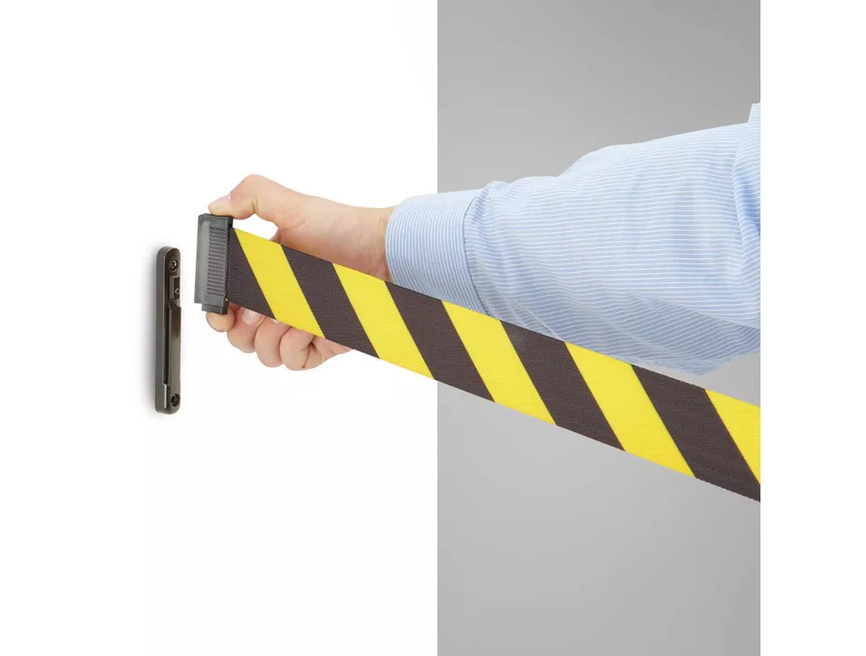 Crowd Control with Retractable Belt – Wall Mount, Black/Yellow, 7 1⁄2′ with Case