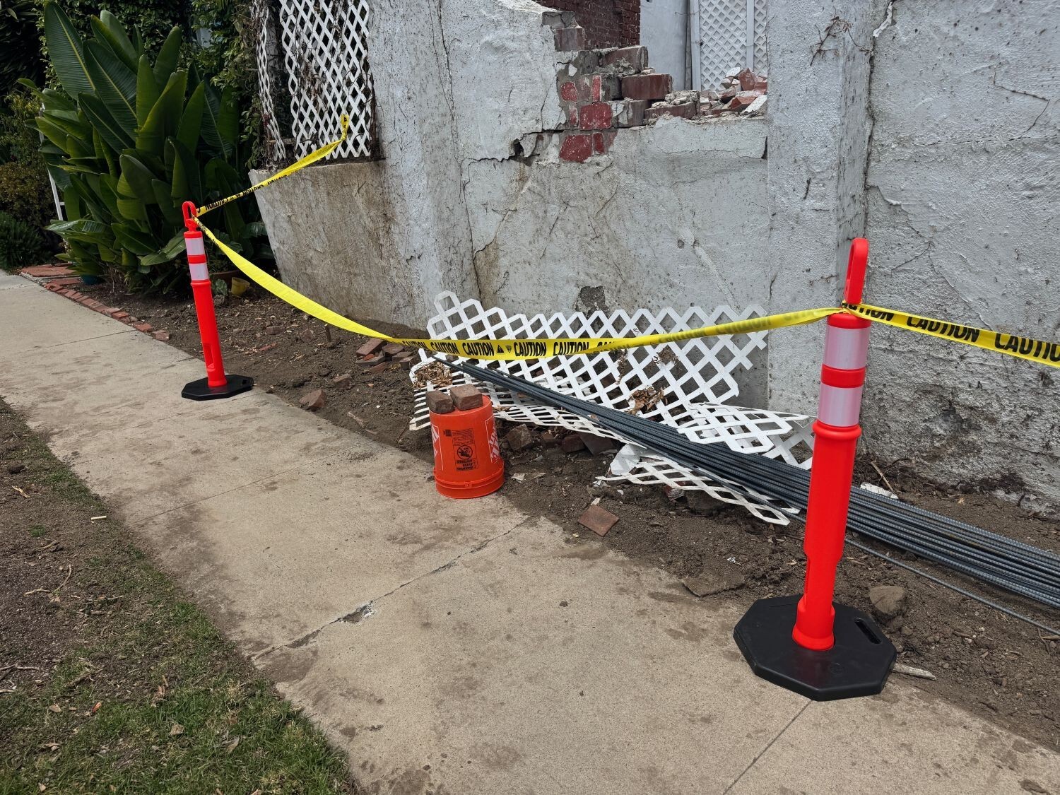Sandbaggy 46″ Plastic Traffic Delineator Post – Reflective (Orange) – Will Call