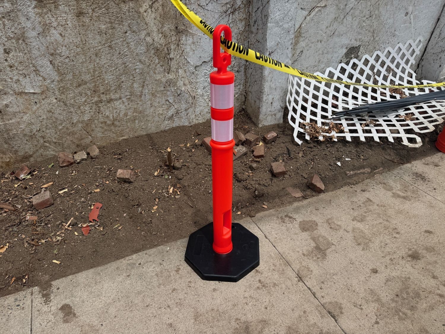 Sandbaggy 46″ Plastic Traffic Delineator Post – Reflective (Orange) – Will Call