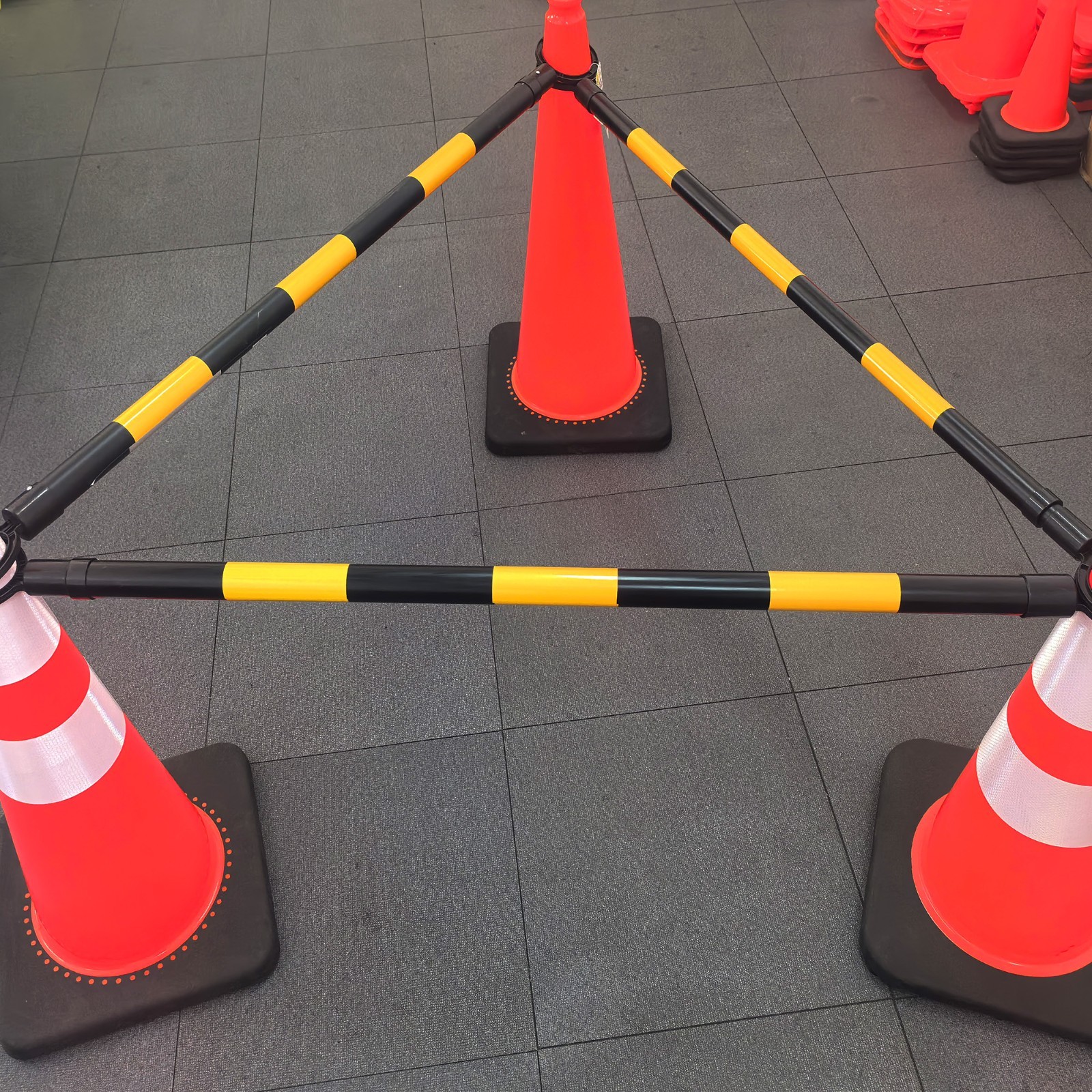 4′ to 7′ Traffic Cone Bar Retractable Barrier/Connect for Lane Closure/Work Zone