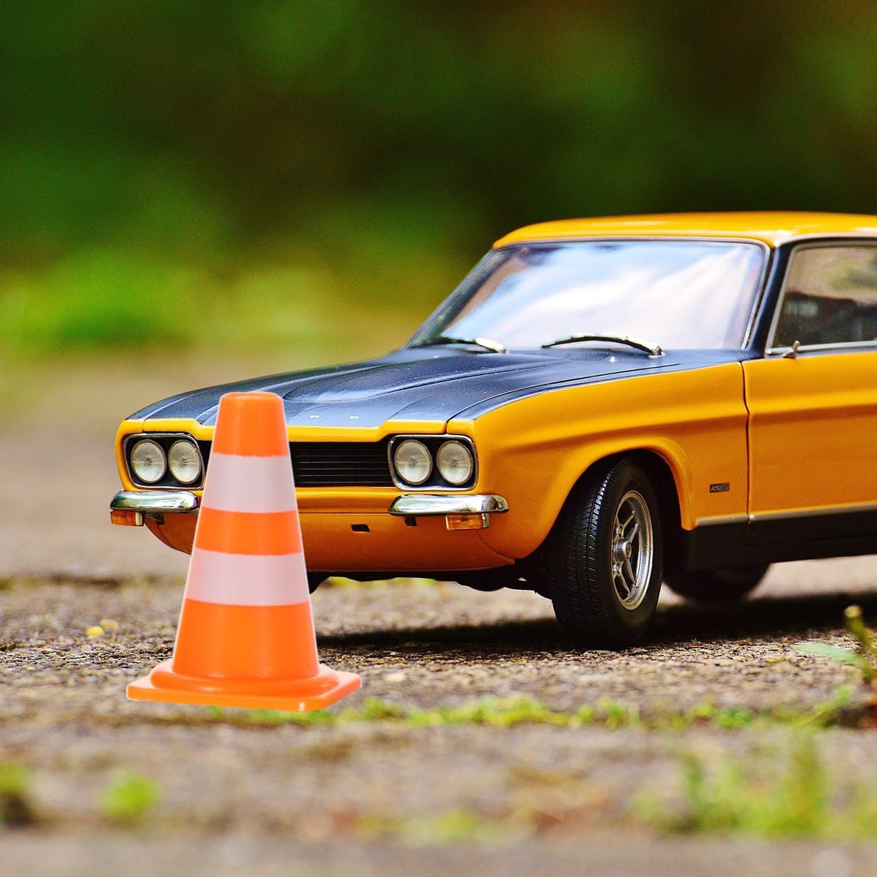NUOBESTY 30Pcs Mini Traffic Cones, 0.98 Small Orange Construction Cones Miniatur